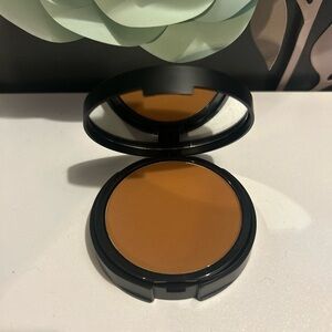 ⭐️ Bare Minerals Barepro 16 HR Foundation